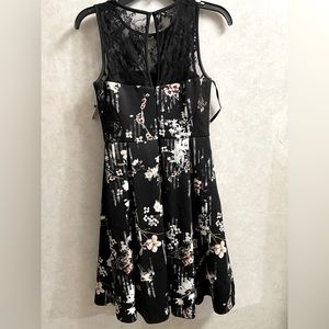 00 White House Black Market